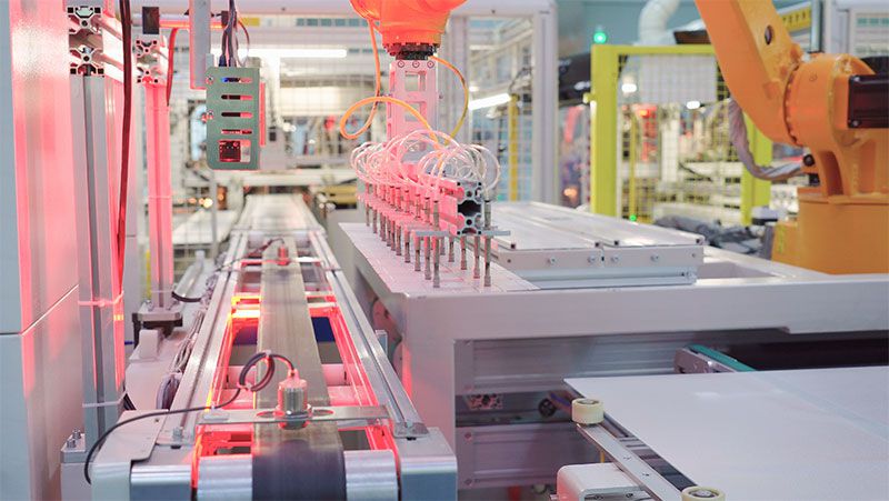 Роботизированная линия для укладки цепочек солнечных панелей